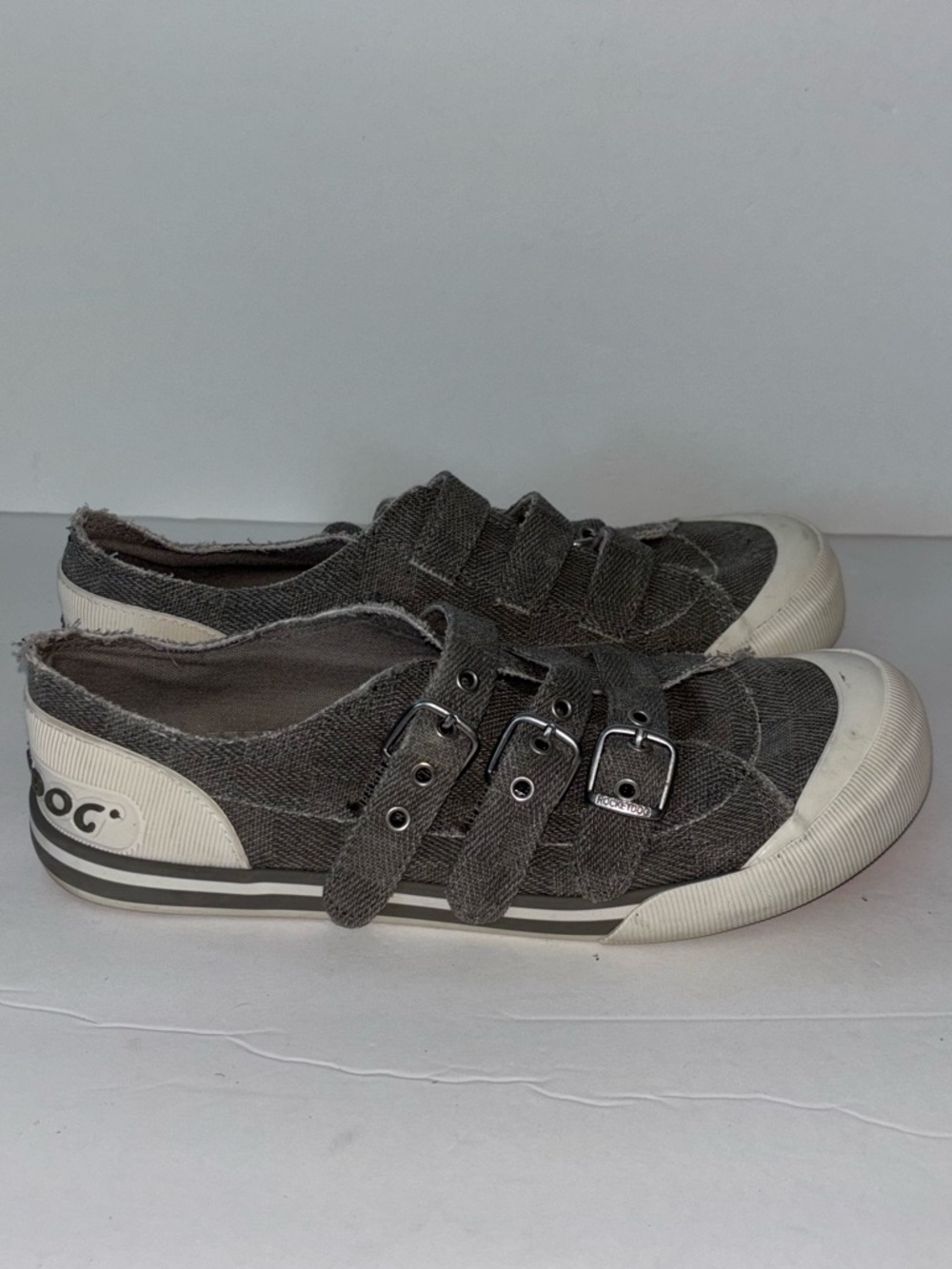 Rocket Dog Jolissa Gray Canvas Buckle Strap Sneakers Casual Slip-On Sz 9